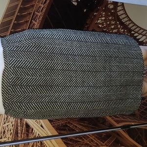 Black and White Wool Herringbone Pencil Skirt.  Size 10 #2-0224
